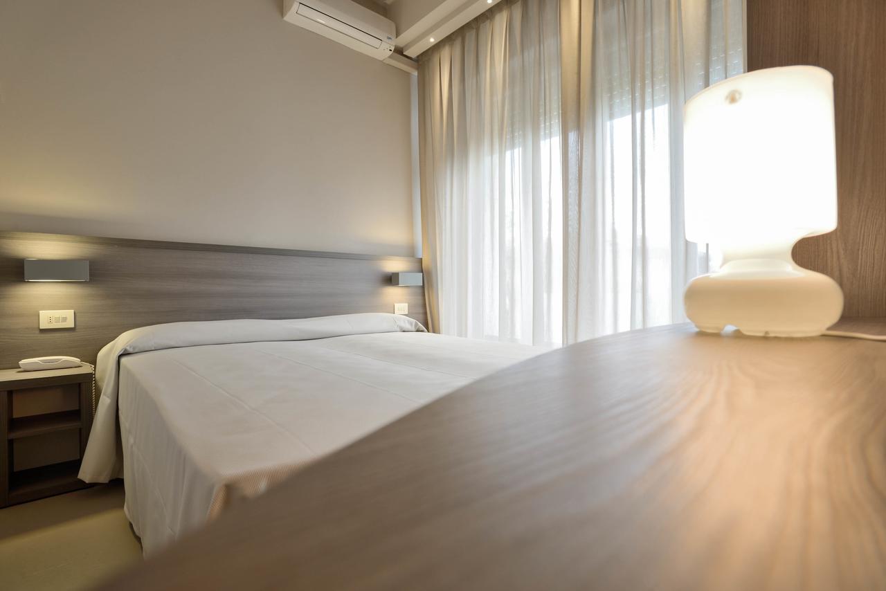 Hotel Crystal Marina di Pietrasanta Buitenkant foto