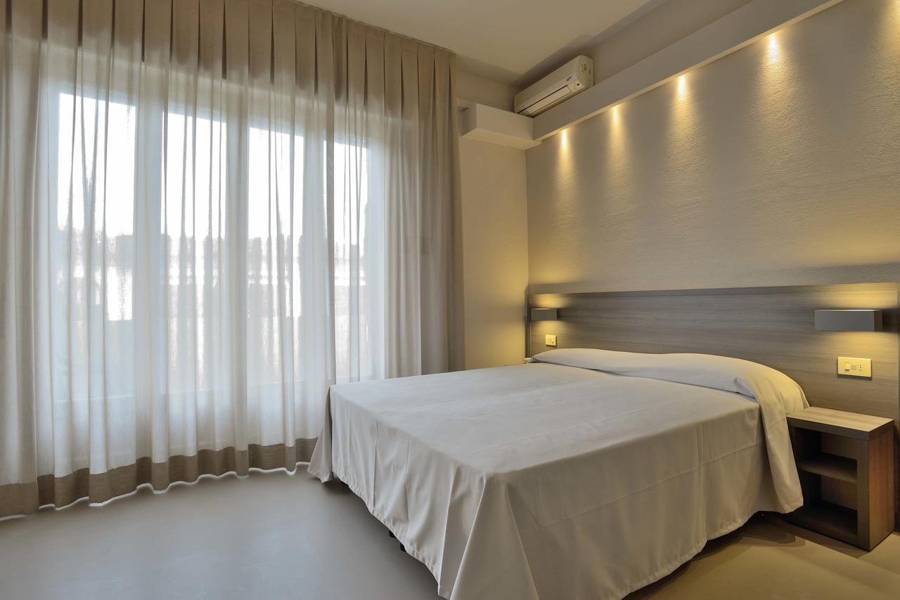 Hotel Crystal Marina di Pietrasanta Buitenkant foto