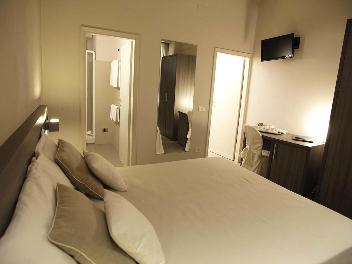 Hotel Crystal Marina di Pietrasanta Buitenkant foto