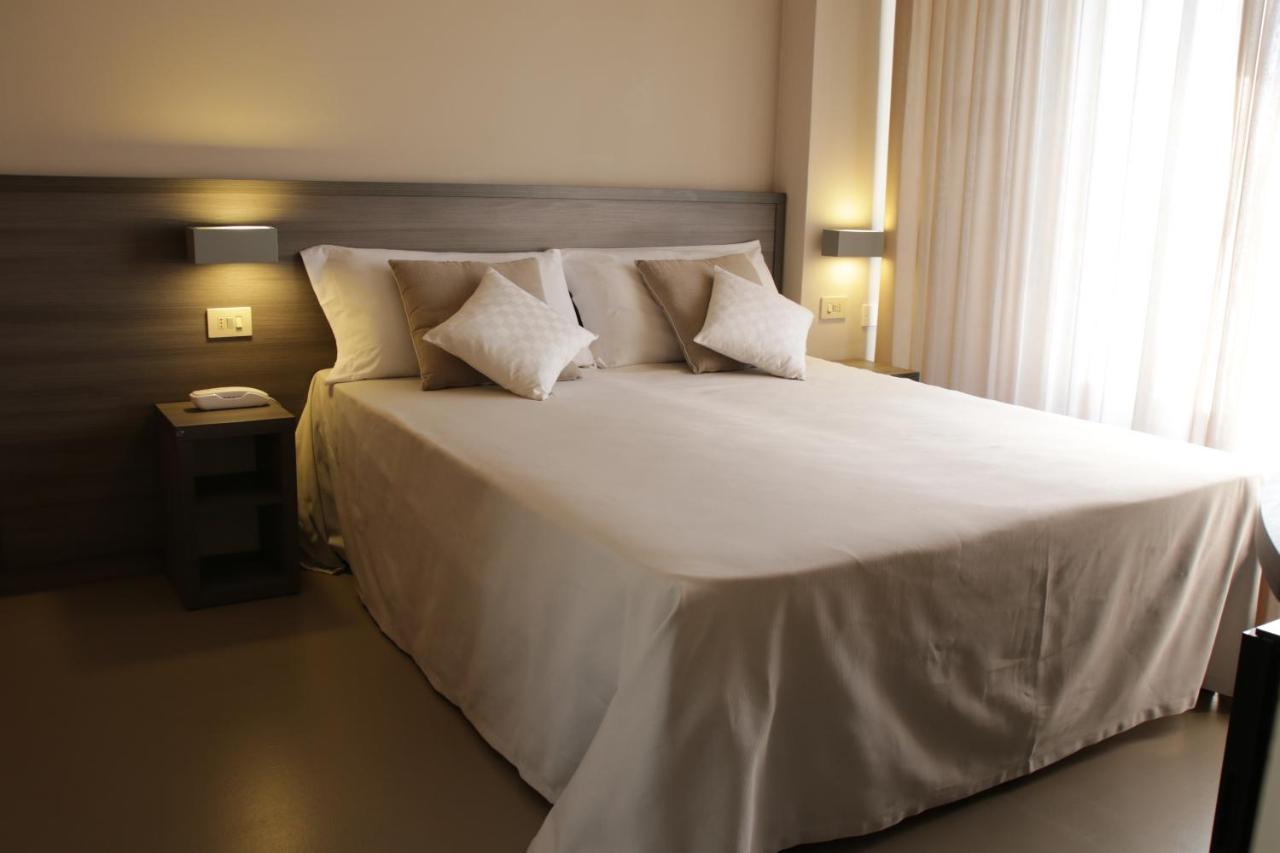 Hotel Crystal Marina di Pietrasanta Buitenkant foto