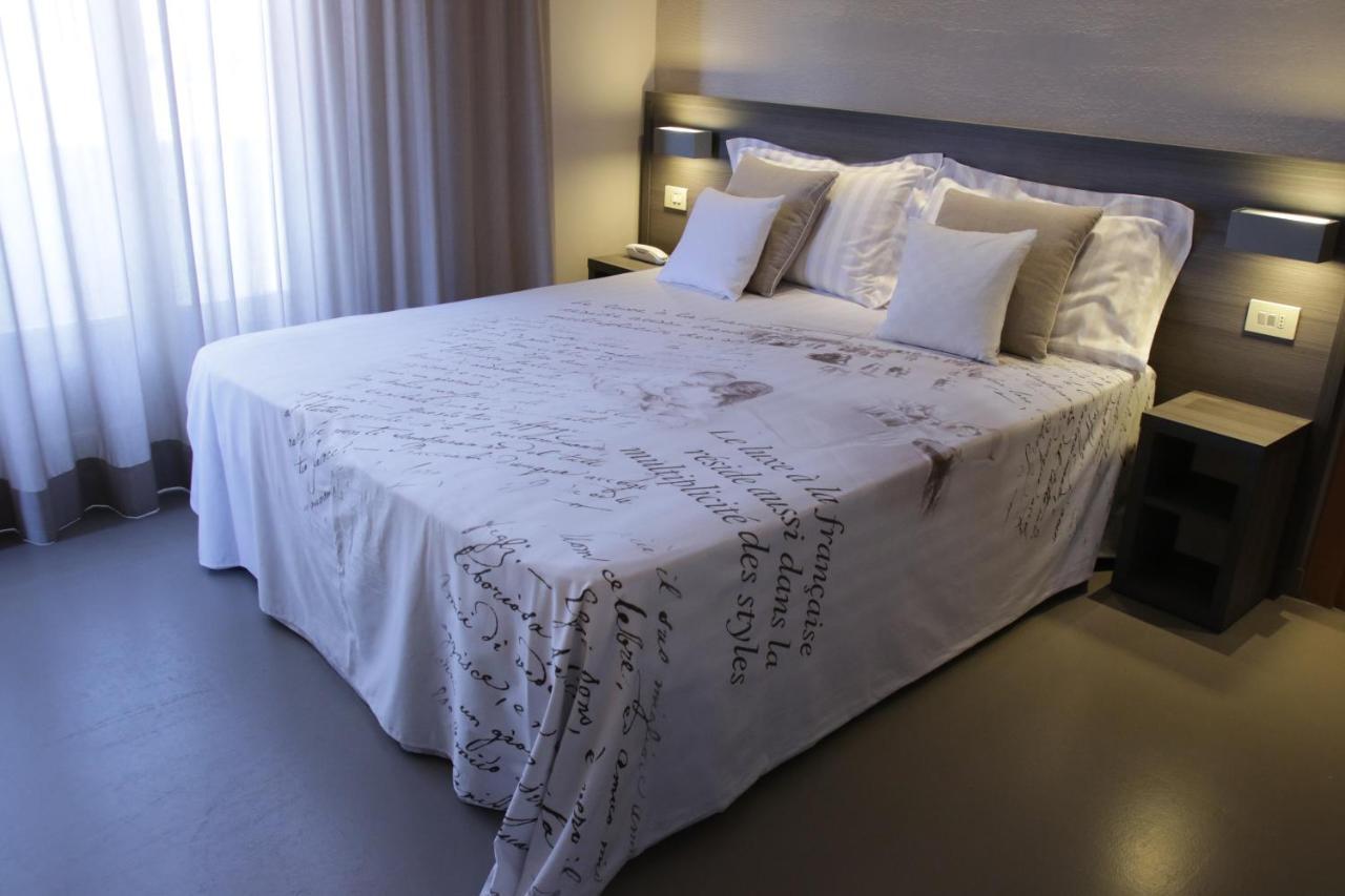 Hotel Crystal Marina di Pietrasanta Buitenkant foto