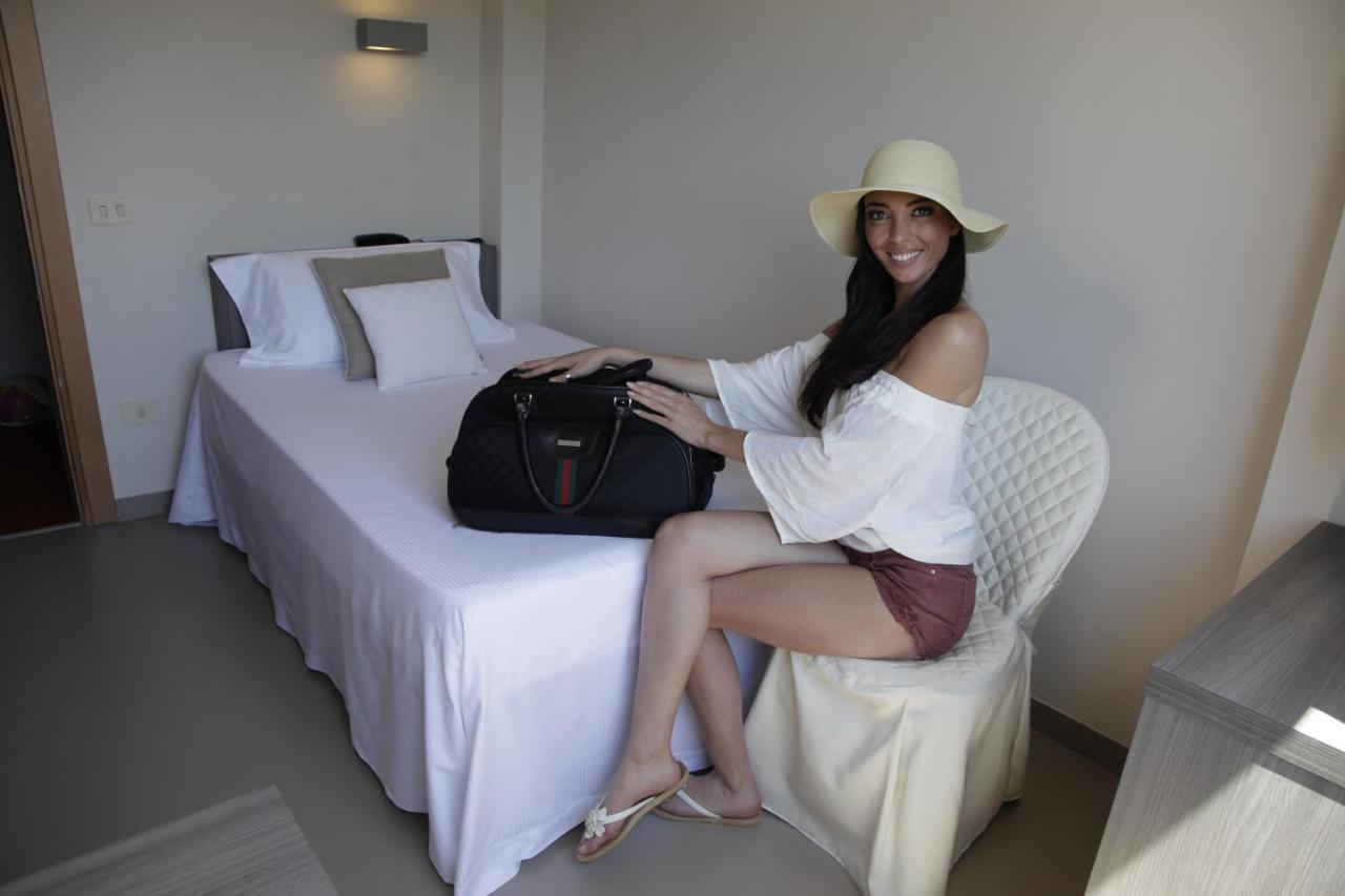 Hotel Crystal Marina di Pietrasanta Buitenkant foto